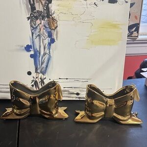 Set of 2 gold bow ceramic planters
